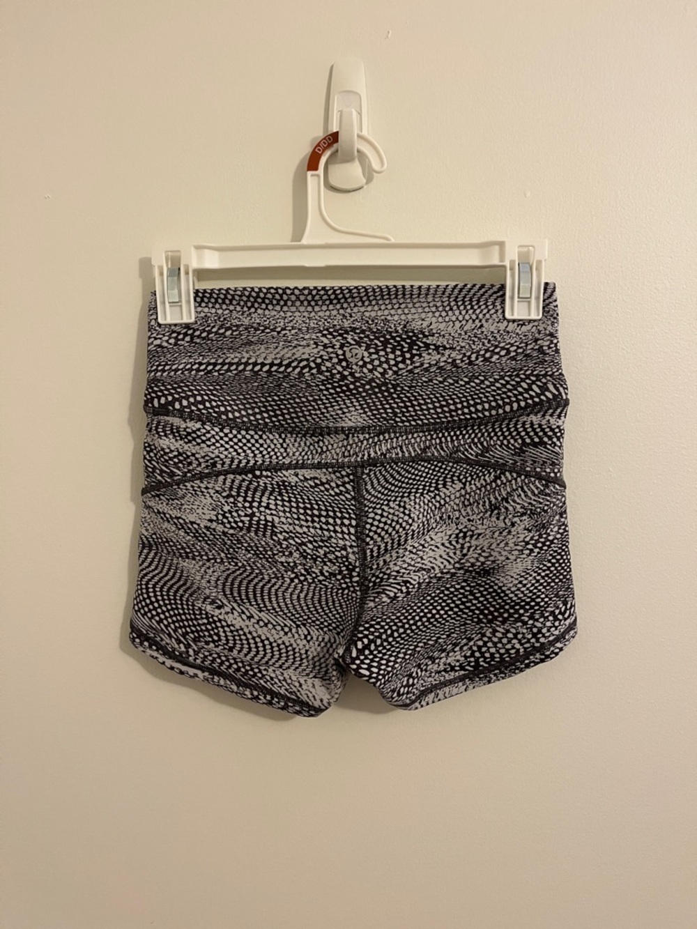 Lululemon In Movement Short 2.5” - Picture 2 of 4